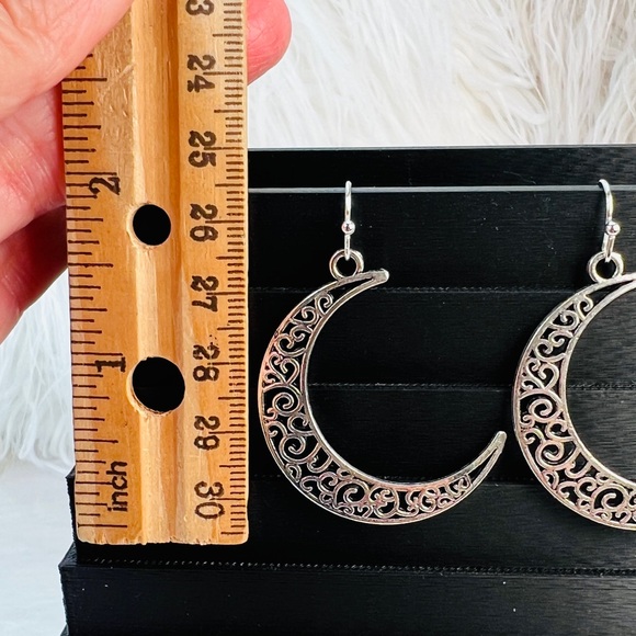 Silvertone crescent moon costume pierced earrings - Picture 3 of 4